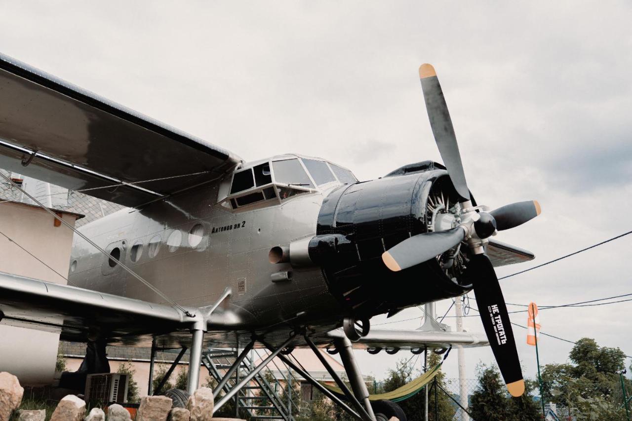Antonov im Garten – Flugzeug-Ferienwohnung Altendorf  Exterior foto